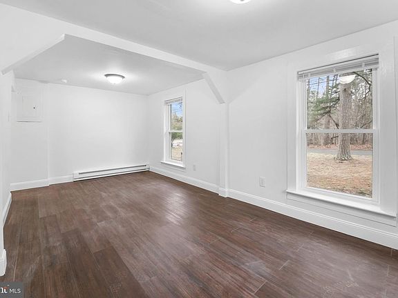 4th image of 4031 Ivins Ave