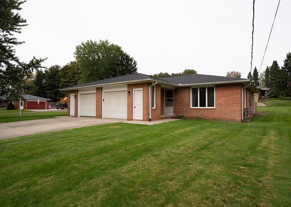 1st image of 1333-1331 Stewart Rd N