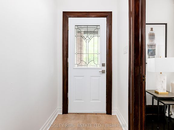 3rd image of 247 Gainsborough Rd
