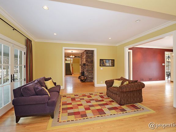 Foyer/Living Room