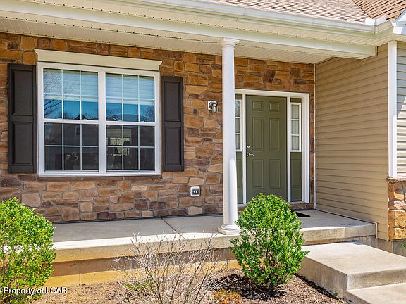 3rd image of 309 Golden Oaks Dr