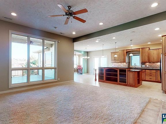 4th image of 8600 Oakmont Dr