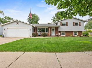 1396 Ponderosa Ave, Green Bay, WI 54313