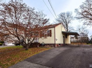 13 Roosevelt Ave, Totowa, NJ 07512