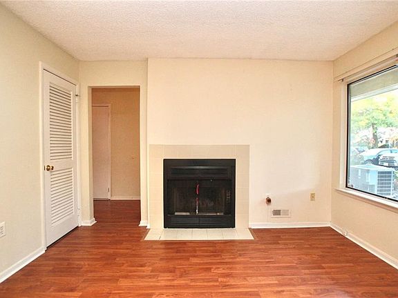 3rd image of 126 Hampshire Dr #126