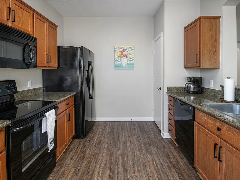 2903 McLaren Dr — Photo 10