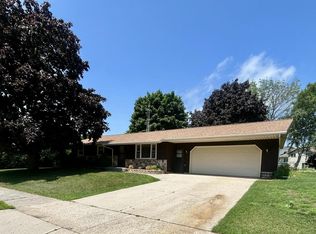 2918 40th St, Two Rivers, WI 54241