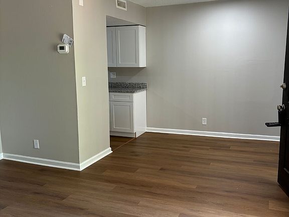 3rd image of 510 Woodcreek Dr E #10