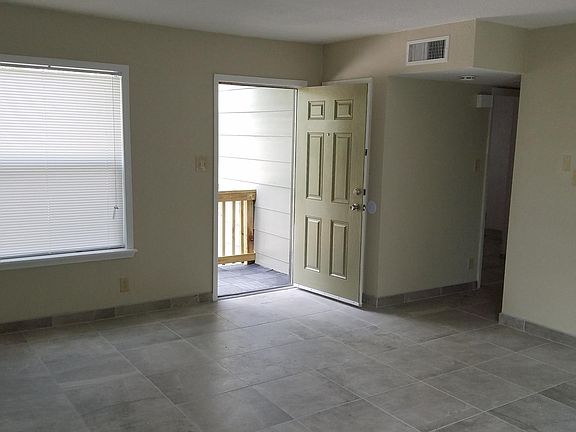 3rd image of 1709 N 25th St APT 15