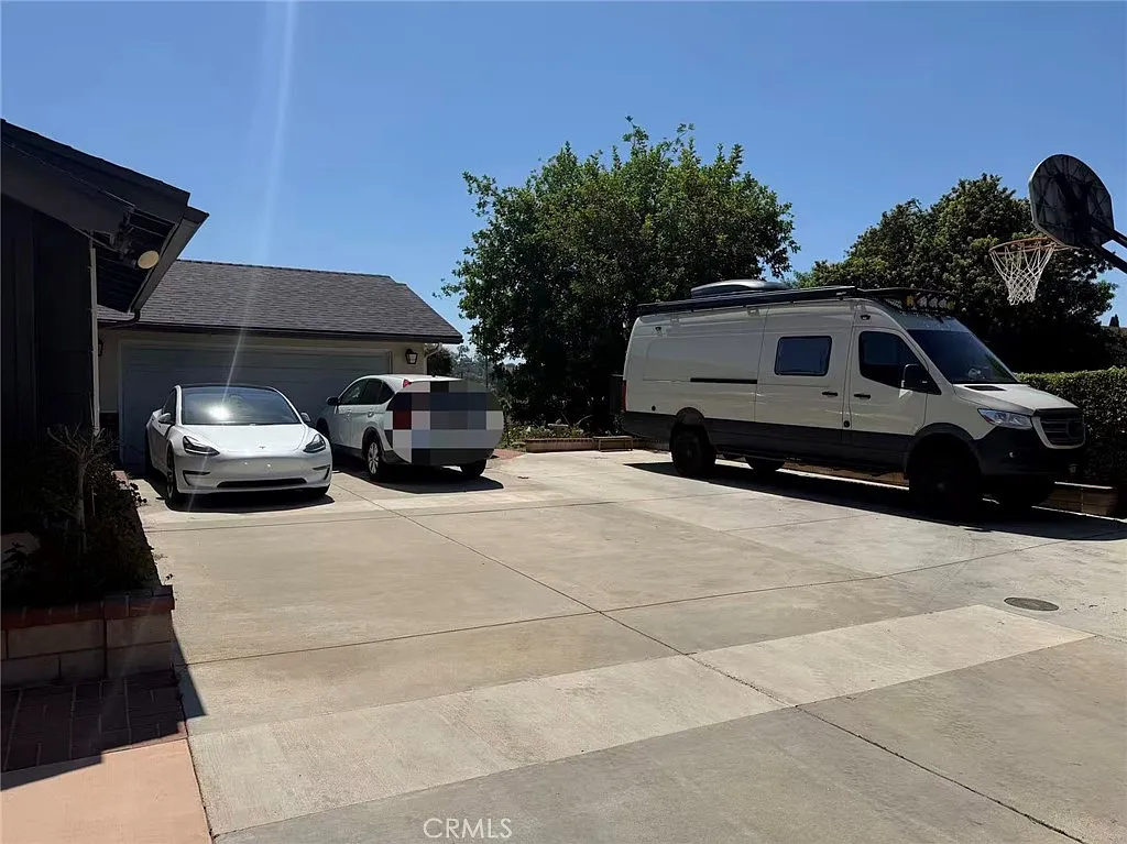 3 bed, 1550 sqft, $3,500 — Photo 3
