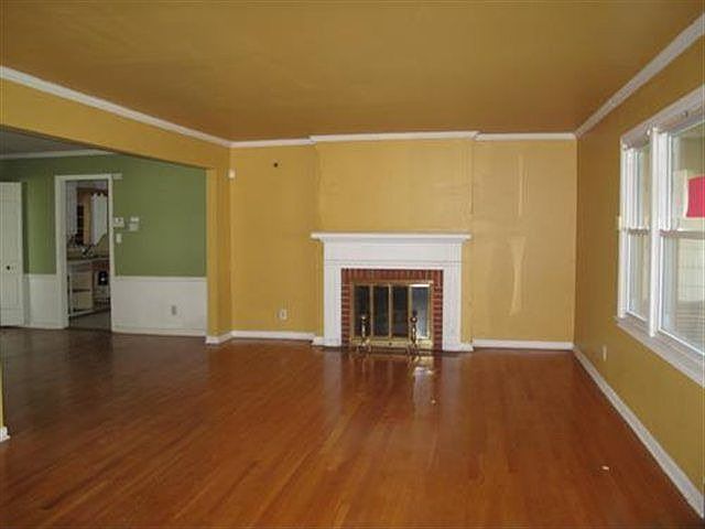 2nd image of 415 E 78th St