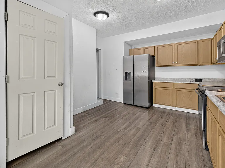 918 Elm St — Photo 30