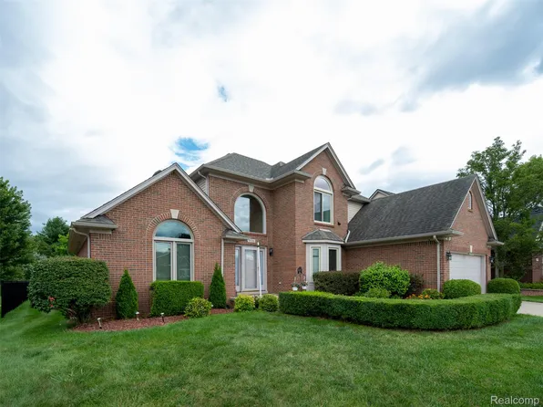 48746 Bradford Dr, Macomb, MI 48044