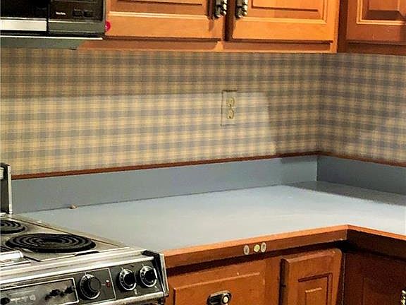 5th image of 215 N Garber Dr
