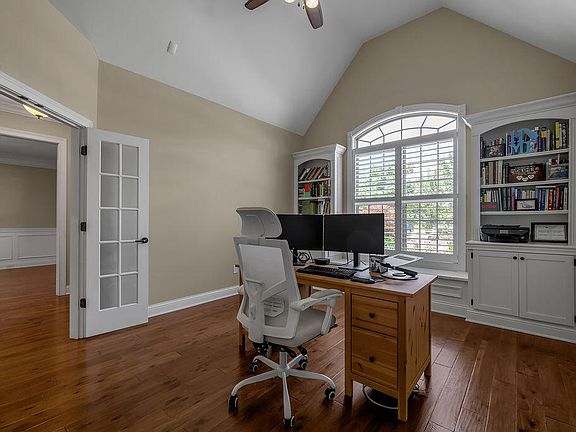 5th image of 3753 Branham Park