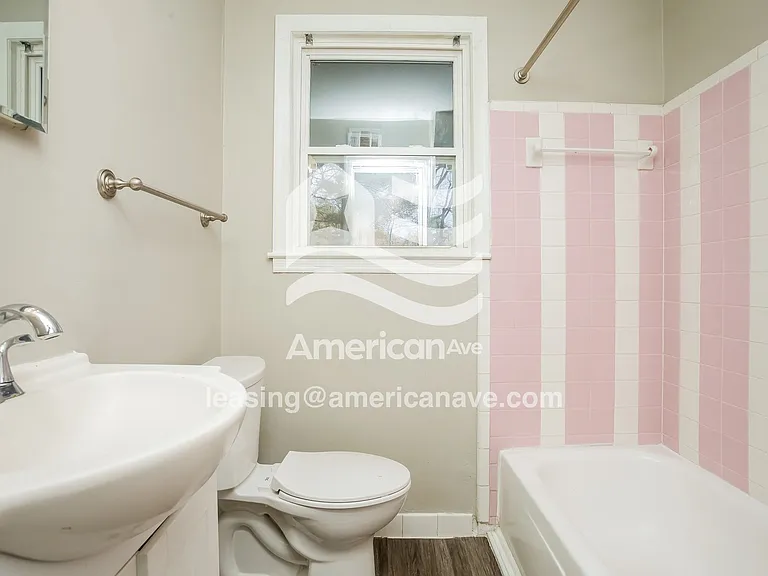 39814_013_bathroom_14231517.jpg