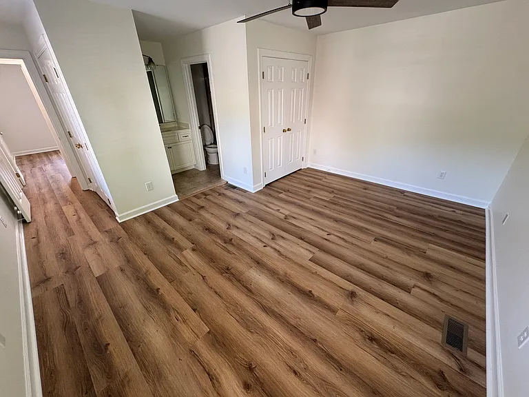 1551 Village Glenn Dr — Photo 11