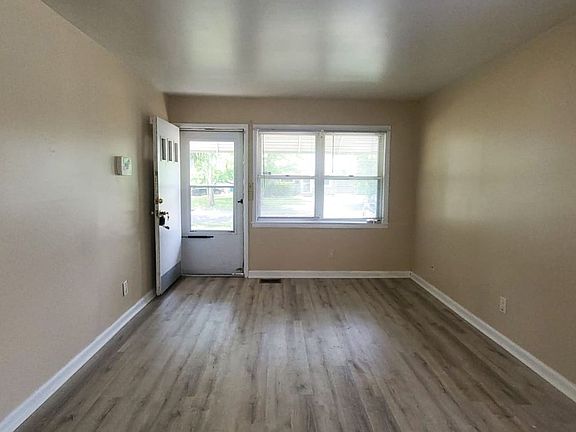 3rd image of 4347 Catalina Ave