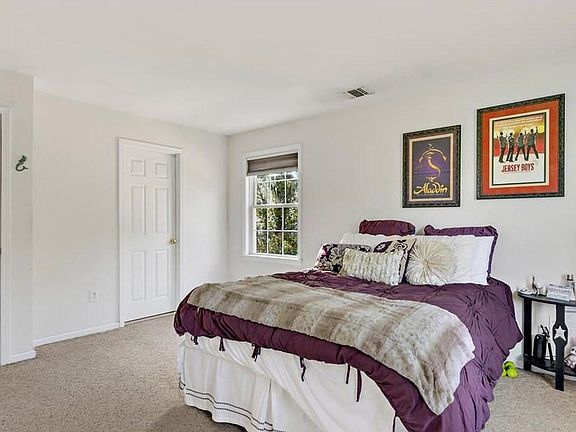 4th image of 301 Alexandra Ct
