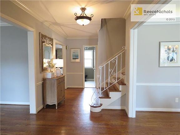 3rd image of 805 W Meyer Blvd