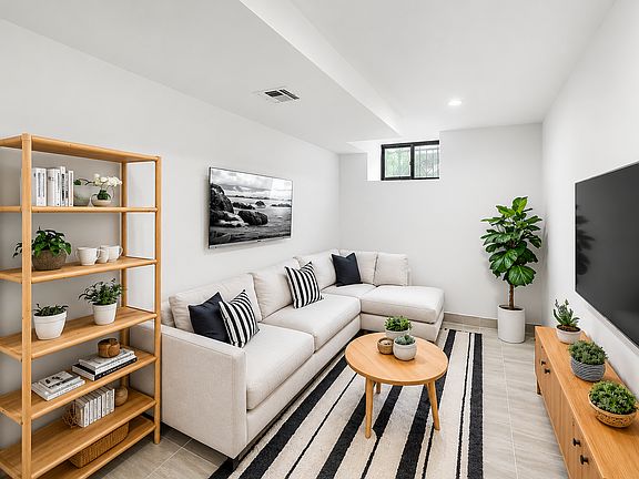 2nd image of 581 Fairview Ave #1A