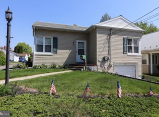 17 S 6th St, Akron, PA 17501