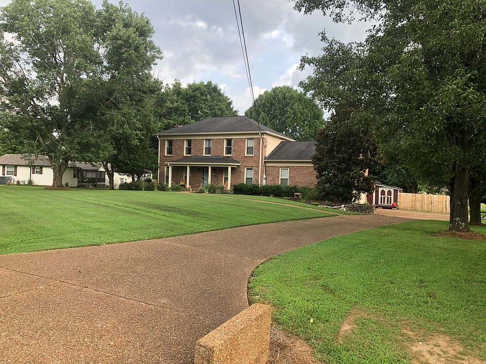 2nd image of 204 Ellington Dr