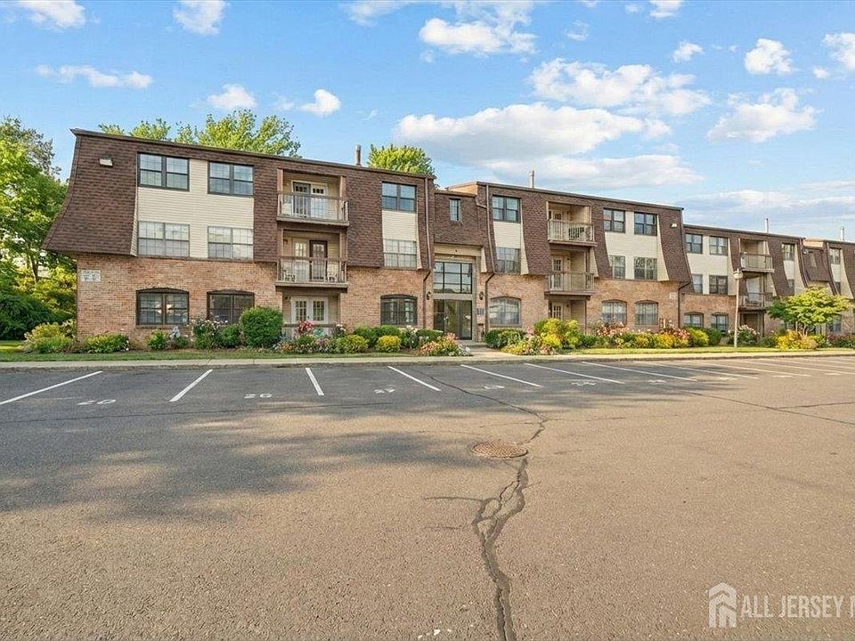 1st image of 209 Green Hollow Dr