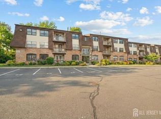 209 Green Hollow Dr, Iselin, NJ 08830
