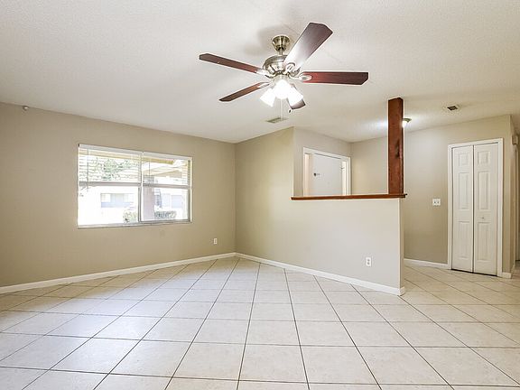 4th image of 208 Twelve League Cir