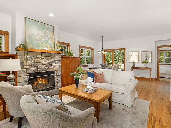 Classic craftsman style floorplan with built-in shelving.