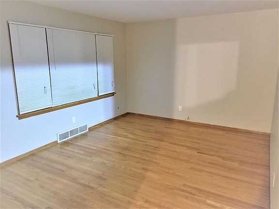 2nd image of 1347 Farmview Ave