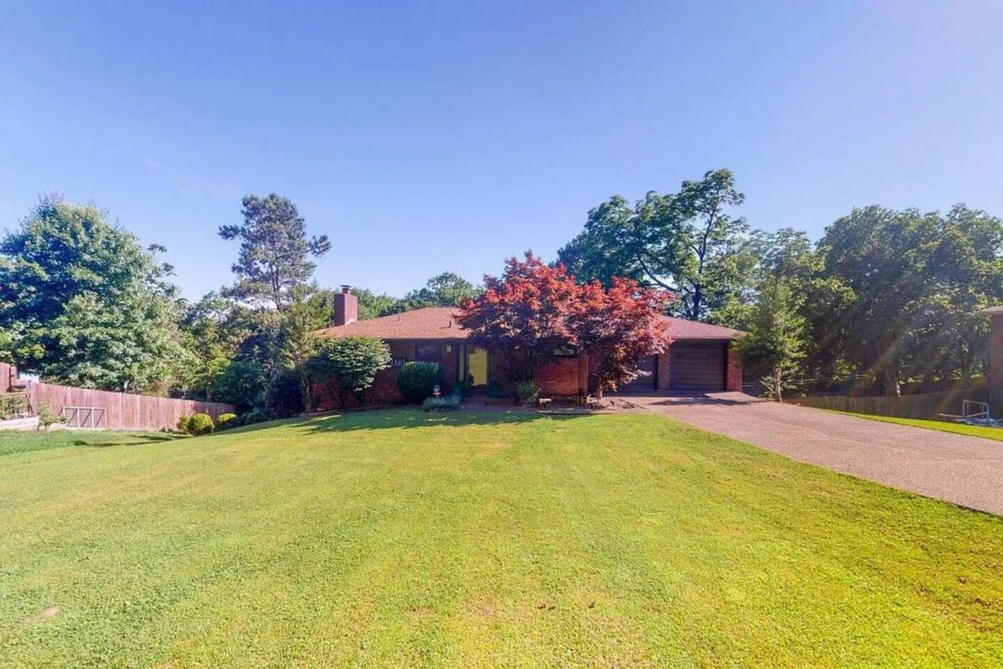 5 bed, 2572 sqft, $4,200 — Photo 2