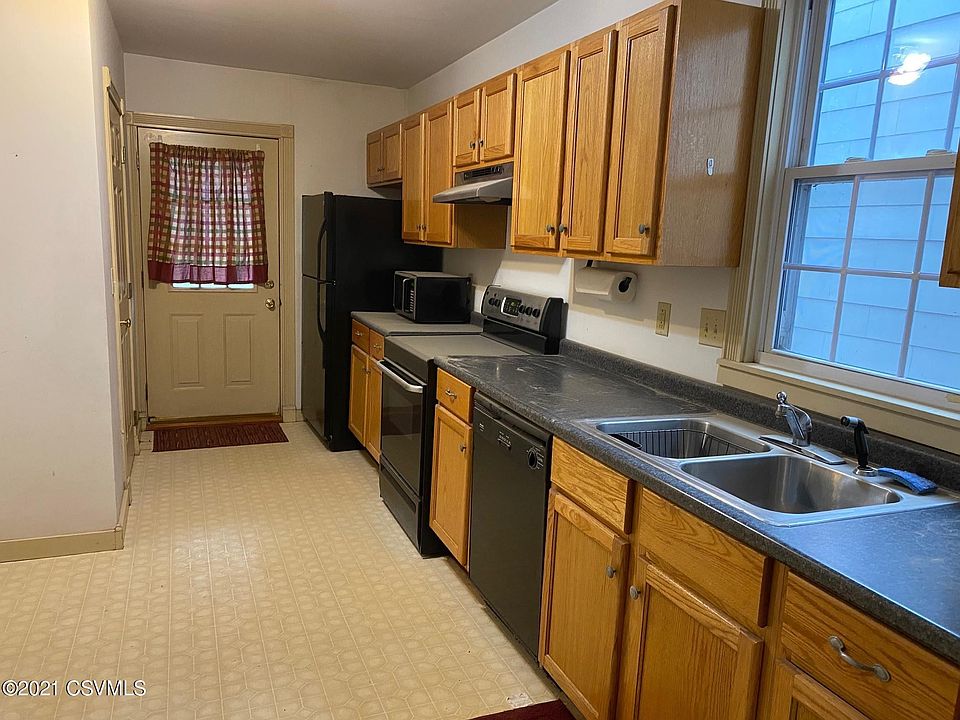 2nd image of 222 N 4th St