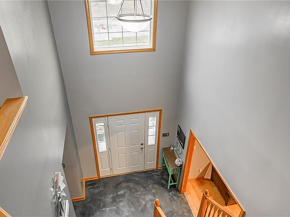 5th image of 896 Sagittarius Ave