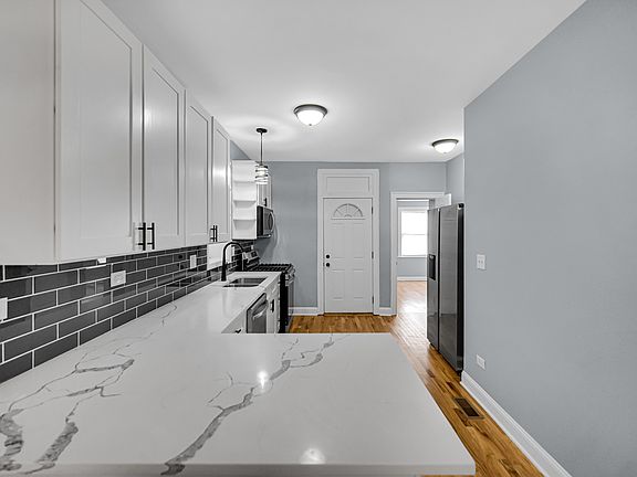 3rd image of 7728 S Bishop St