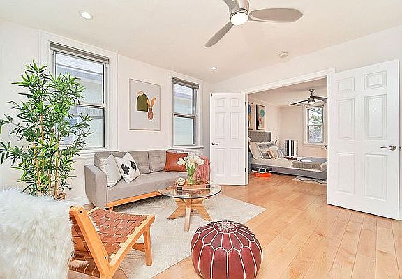 4th image of 909 E 40th St #2