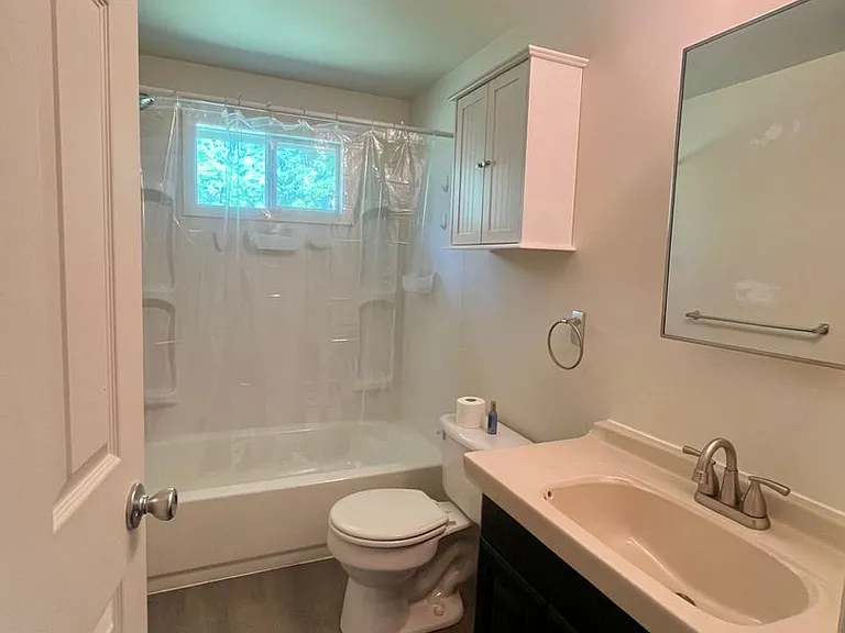 429 Belmont St — Photo 8