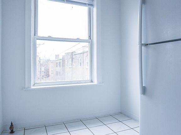 2nd image of 1635 W Morse Ave APT 108