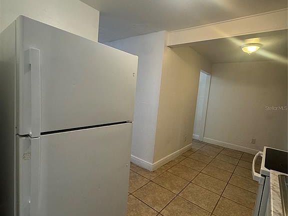 4th image of 930 Emerald Dr