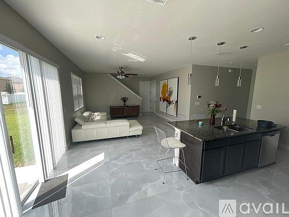 4th image of 748 Meadow Pointe Dr