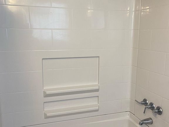 3rd image of 7637 N Hollywood Way