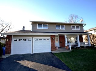 1203 E Barberry Ln, Mount Prospect, IL 60056