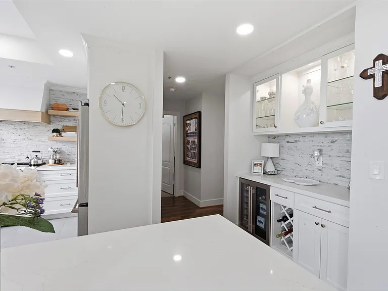 121 N Post Oak Ln #2203 — Photo 10