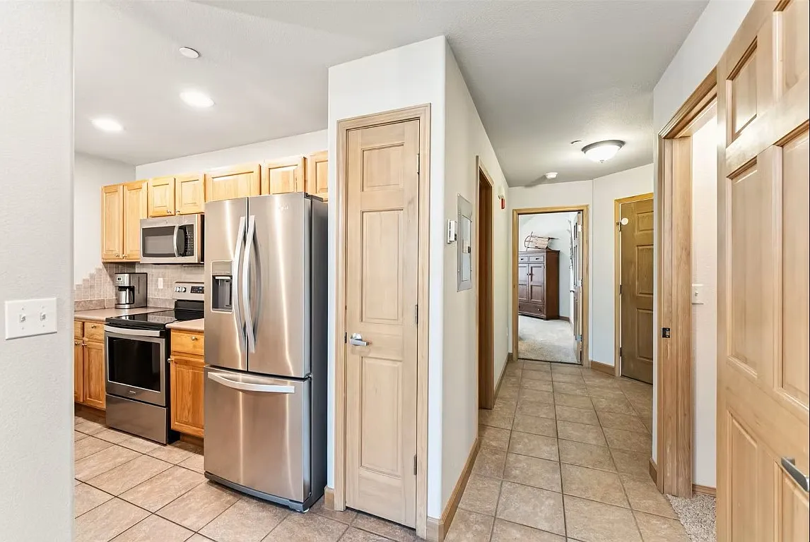 2 bed, 1247 sqft, $3,550 — Photo 2