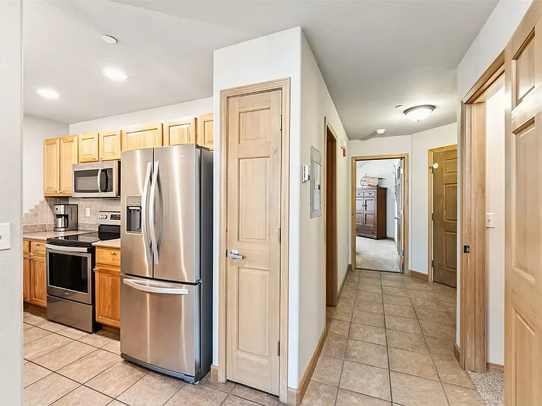 720 Lakepoint Dr — Photo 2