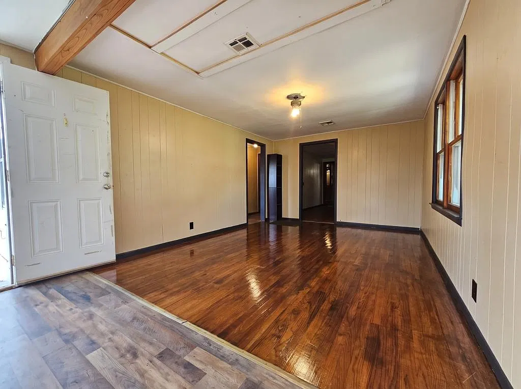 405 S. Maple Street — Photo 3