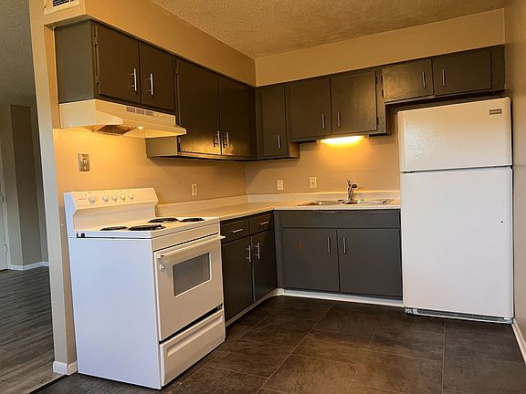 2nd image of 3023 N Michigan Ave #1