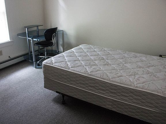 5th image of 211 Williams St APT 2