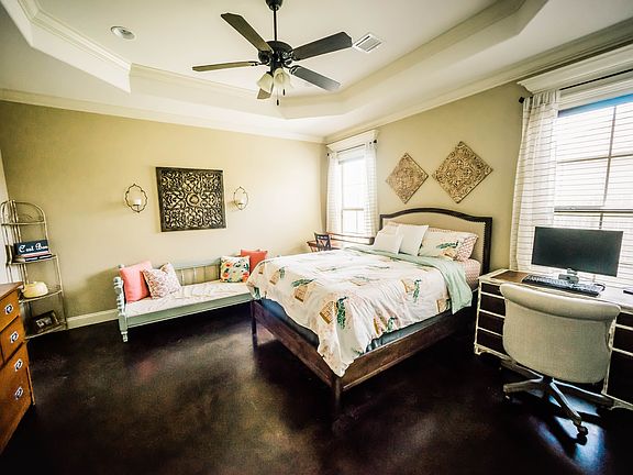 2nd image of 206 Crenshaw Dr